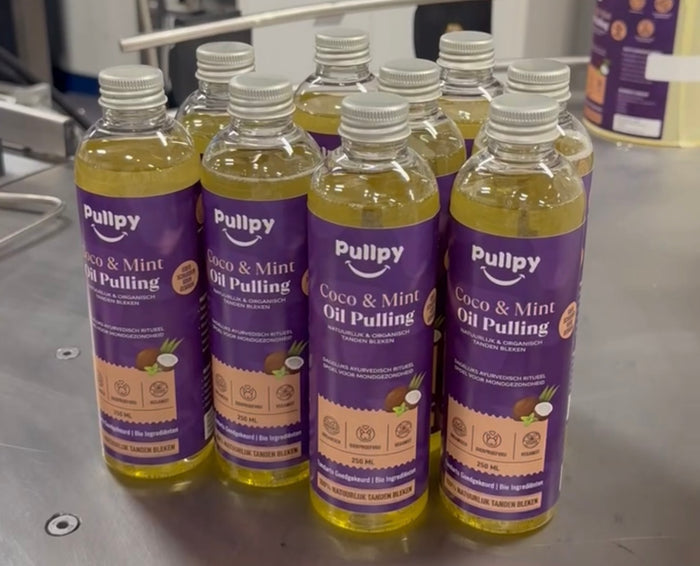 Produktionsatmosphäre NL (hygienisch, handwerklich).